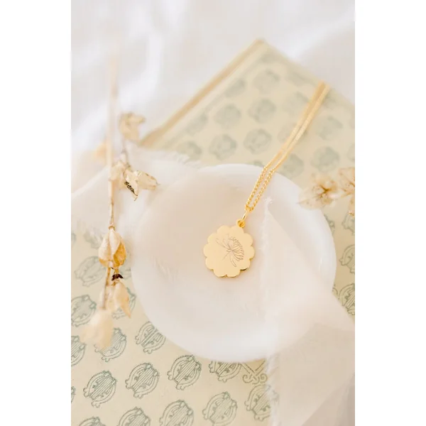 Collier fleur de naissance personnalisable médaille corolle ECLOSION