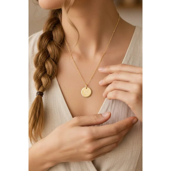 Collier fleur de naissance personnalisable médaille perlée ECLOSION