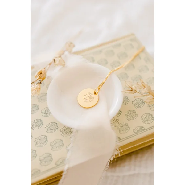 Collier fleur de naissance personnalisable médaille ronde ECLOSION