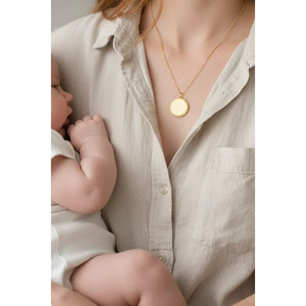 Collier personnalisé médaille gravée or éclat MOM OF 2
