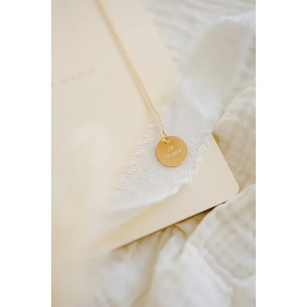 Collier personnalisé médaille ronde or ÉPURE