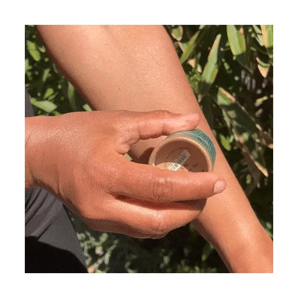Crème solaire minérale solide à l'huile de Karanja SPF50