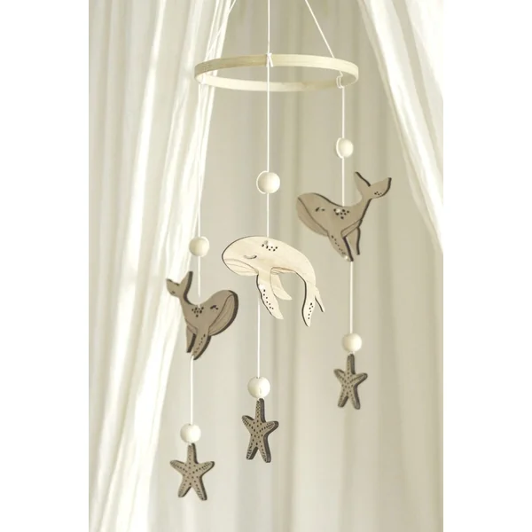 Mobile pour bebe baleine en bois LE CHANT DES BALEINES