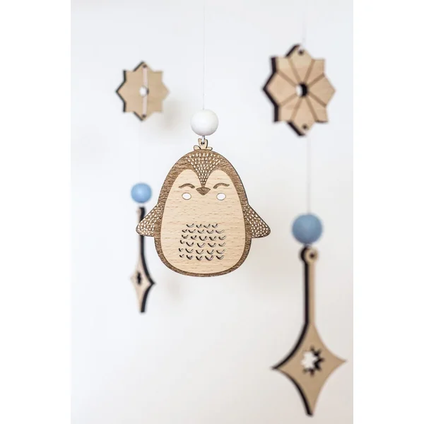 Mobile pour bebe pingouin en bois SUR LA BANQUISE